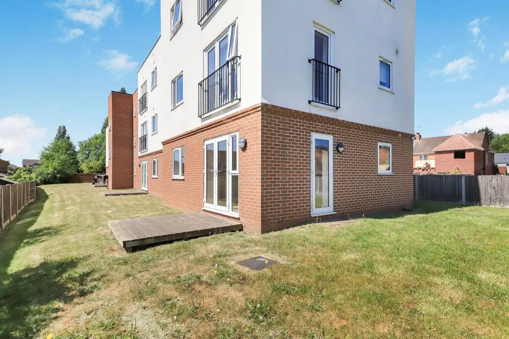 1 bed Ground Flat