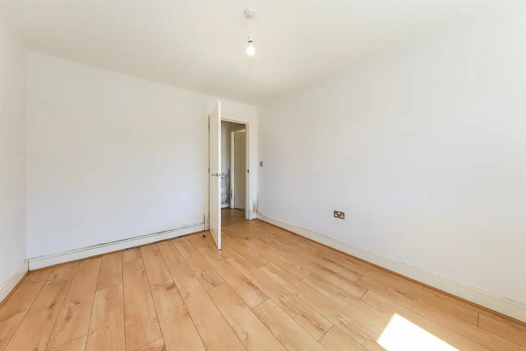 1 bed Ground Flat