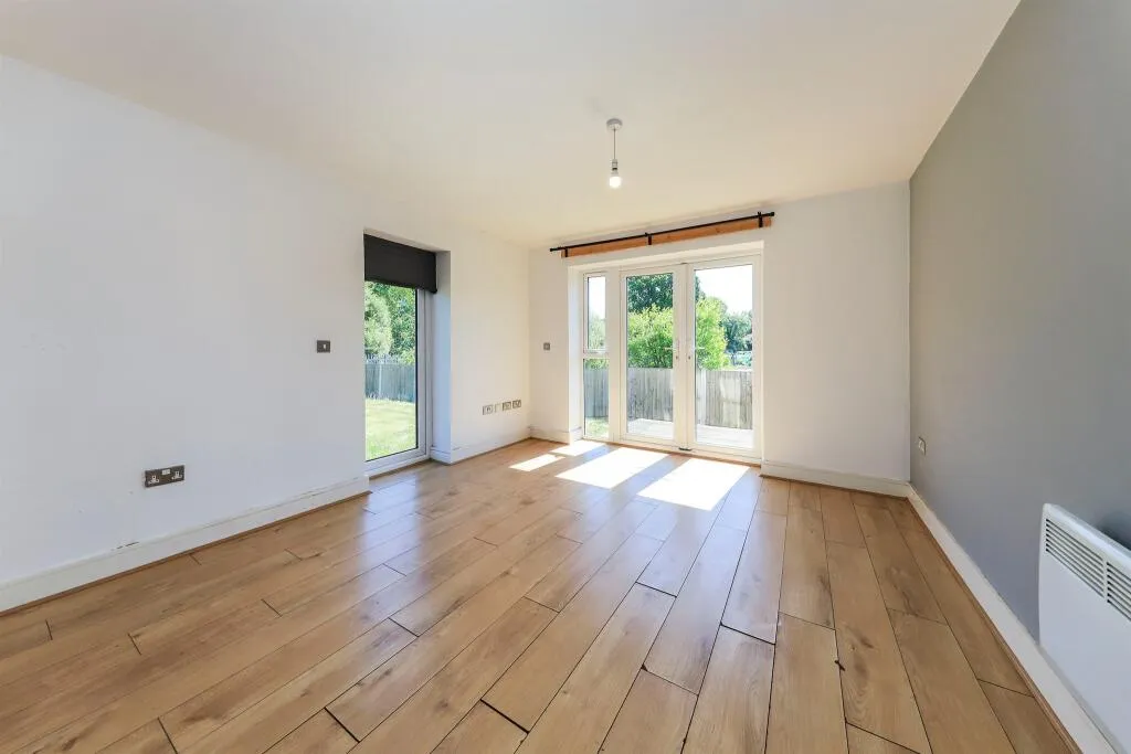 1 bed Ground Flat