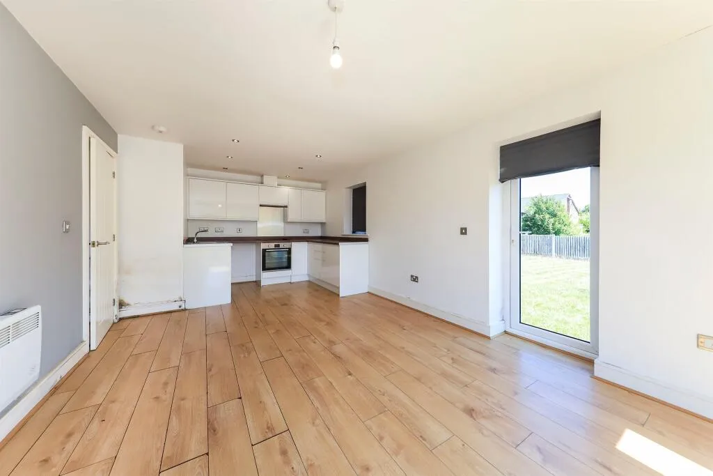 1 bed Ground Flat