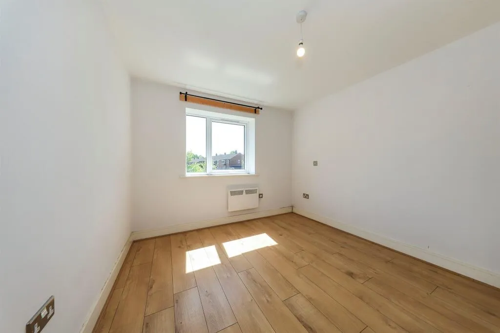 1 bed Ground Flat