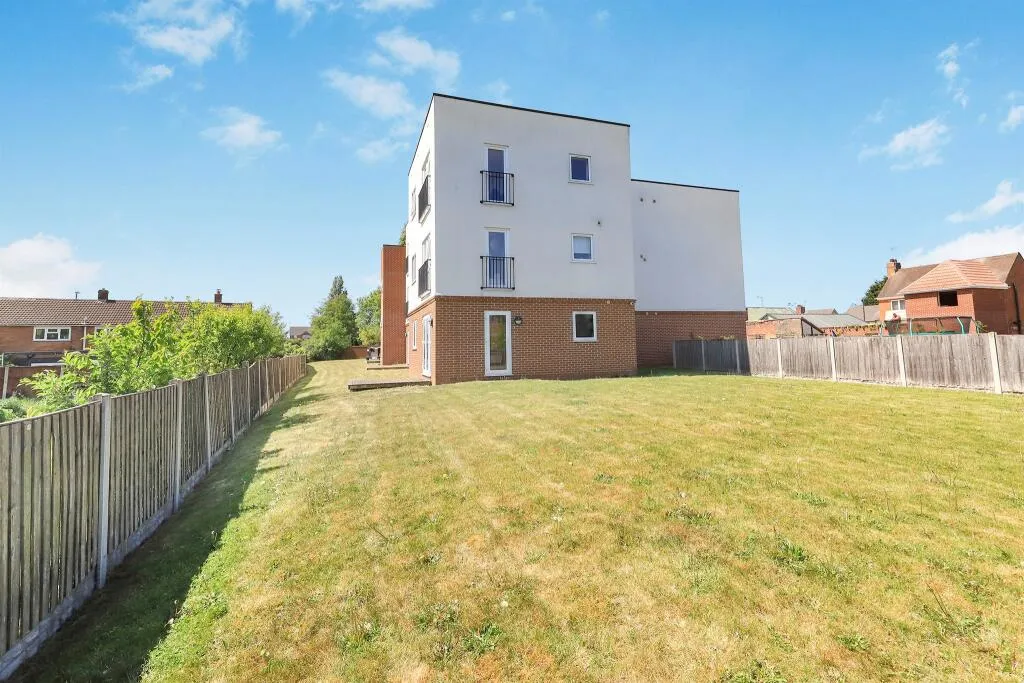 1 bed Ground Flat