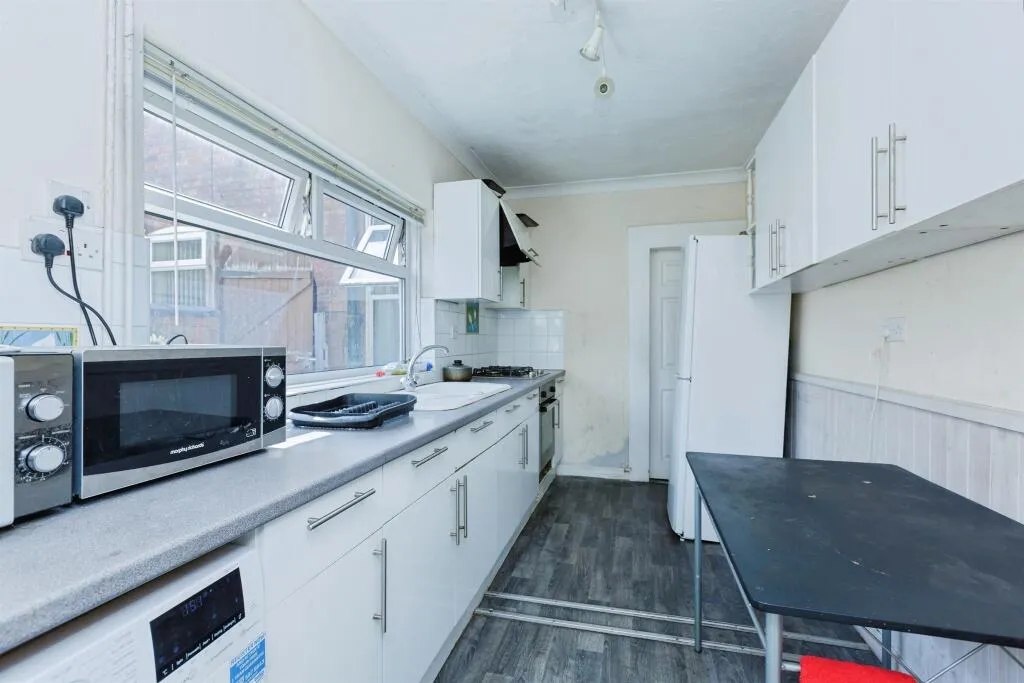 4 bed Semi-Detached