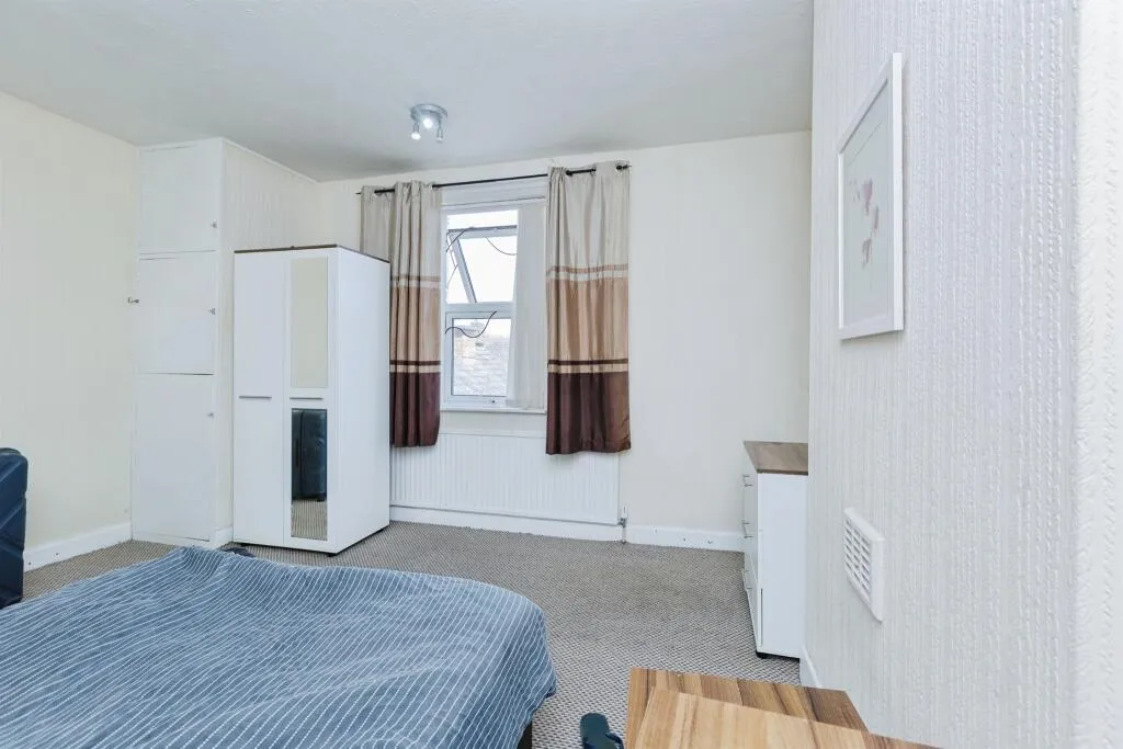 4 bed Semi-Detached