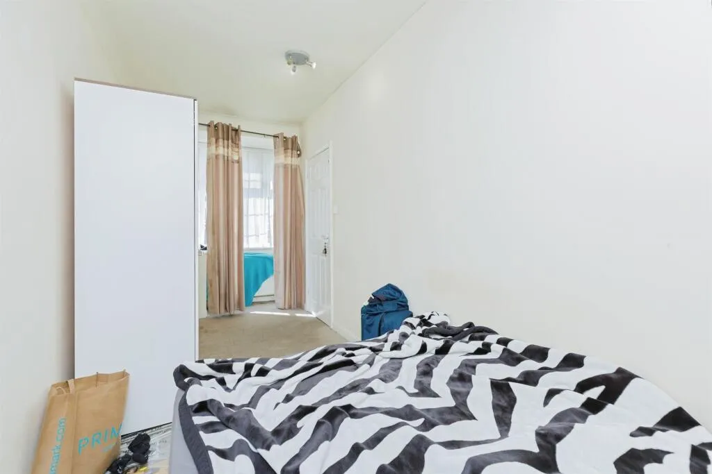 4 bed Semi-Detached