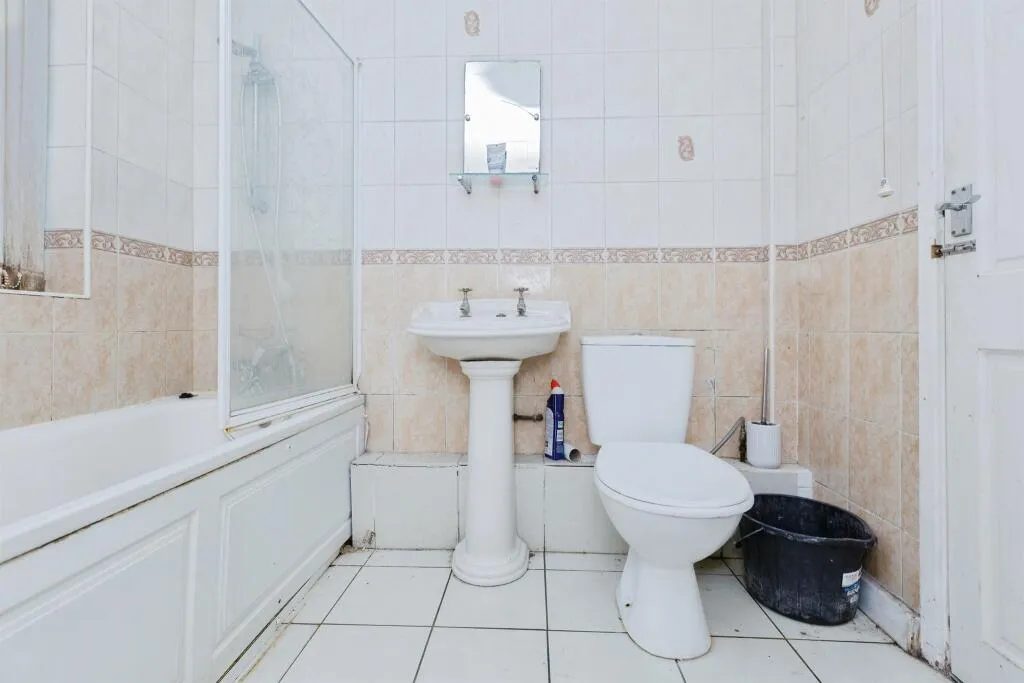 4 bed Semi-Detached