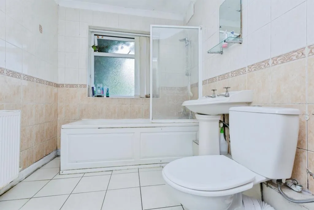 4 bed Semi-Detached