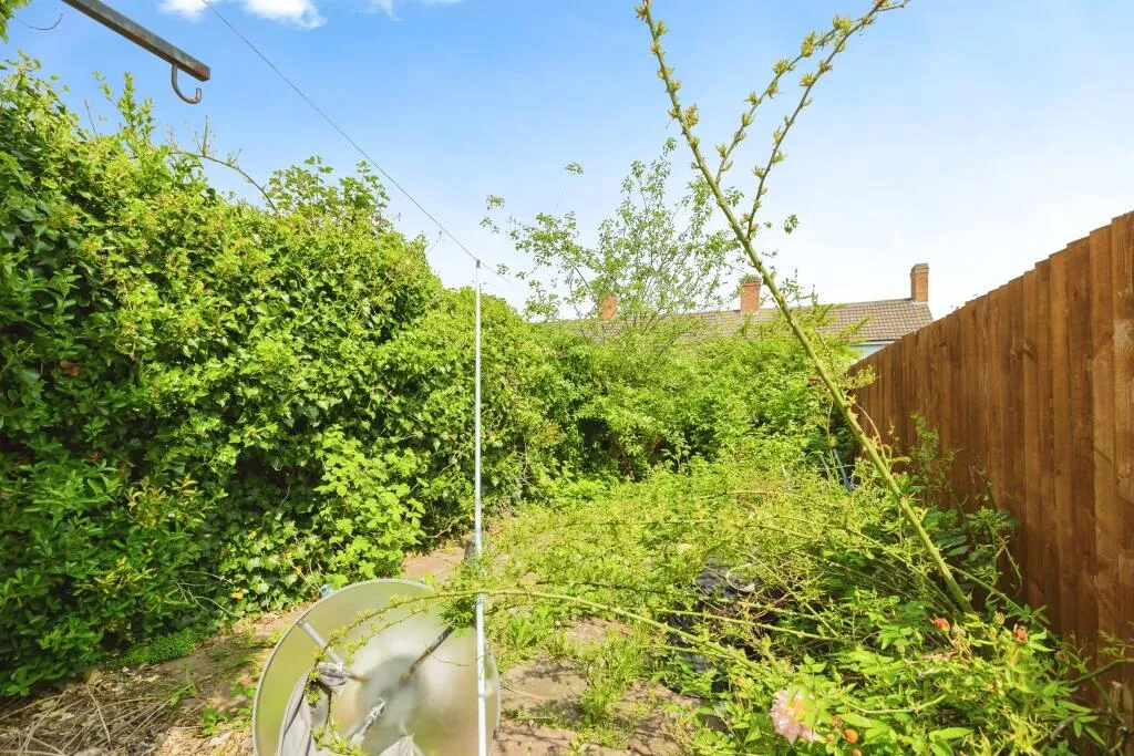 4 bed Semi-Detached