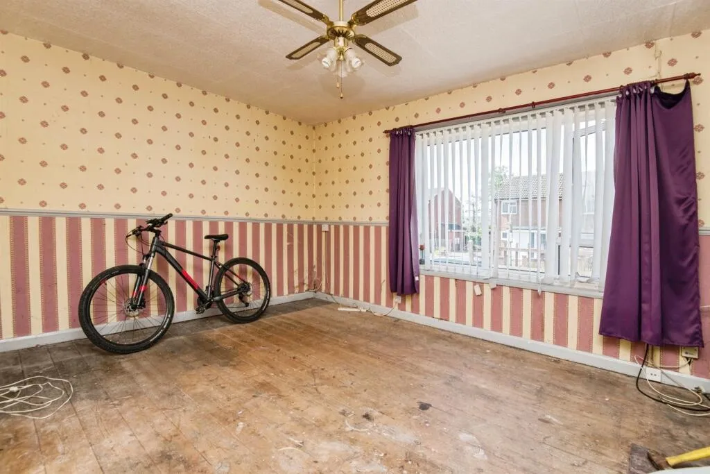 4 bed Semi-Detached