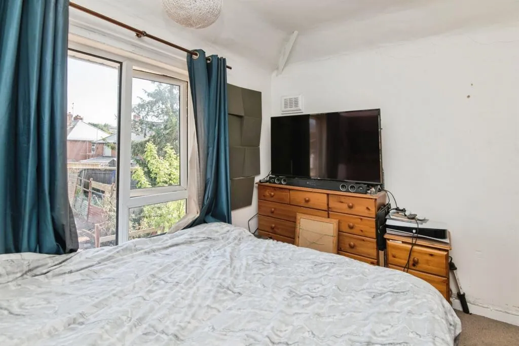 4 bed Semi-Detached