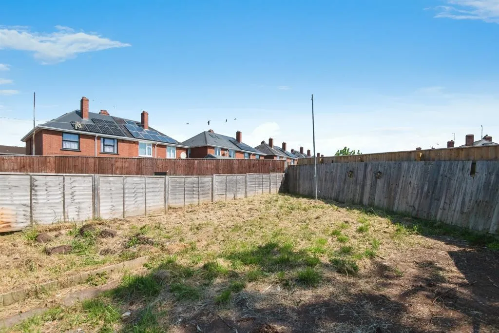 4 bed Semi-Detached