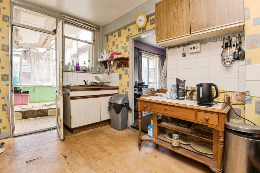 4 bed Semi-Detached