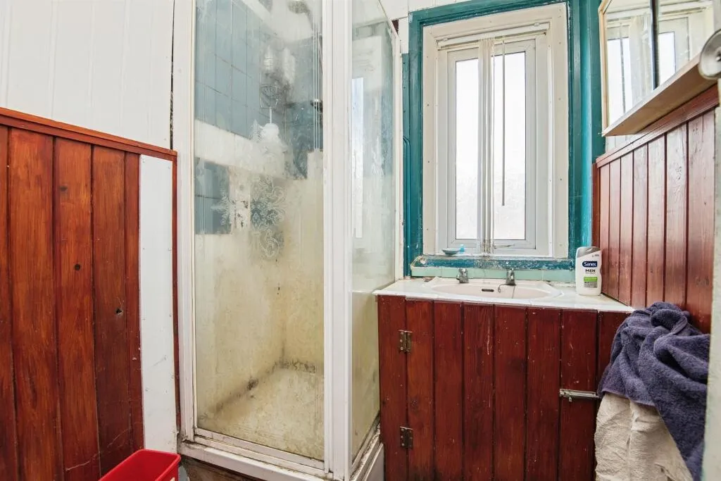 4 bed Semi-Detached