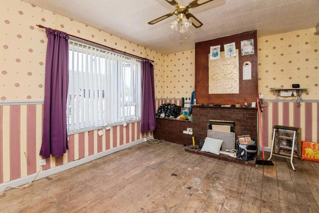 4 bed Semi-Detached