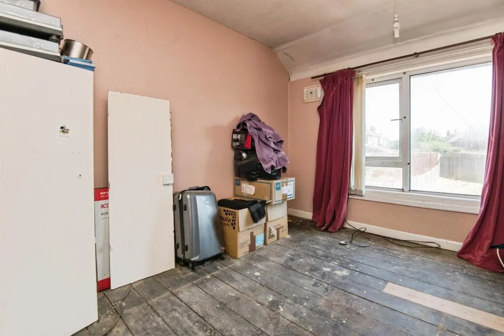 4 bed Semi-Detached