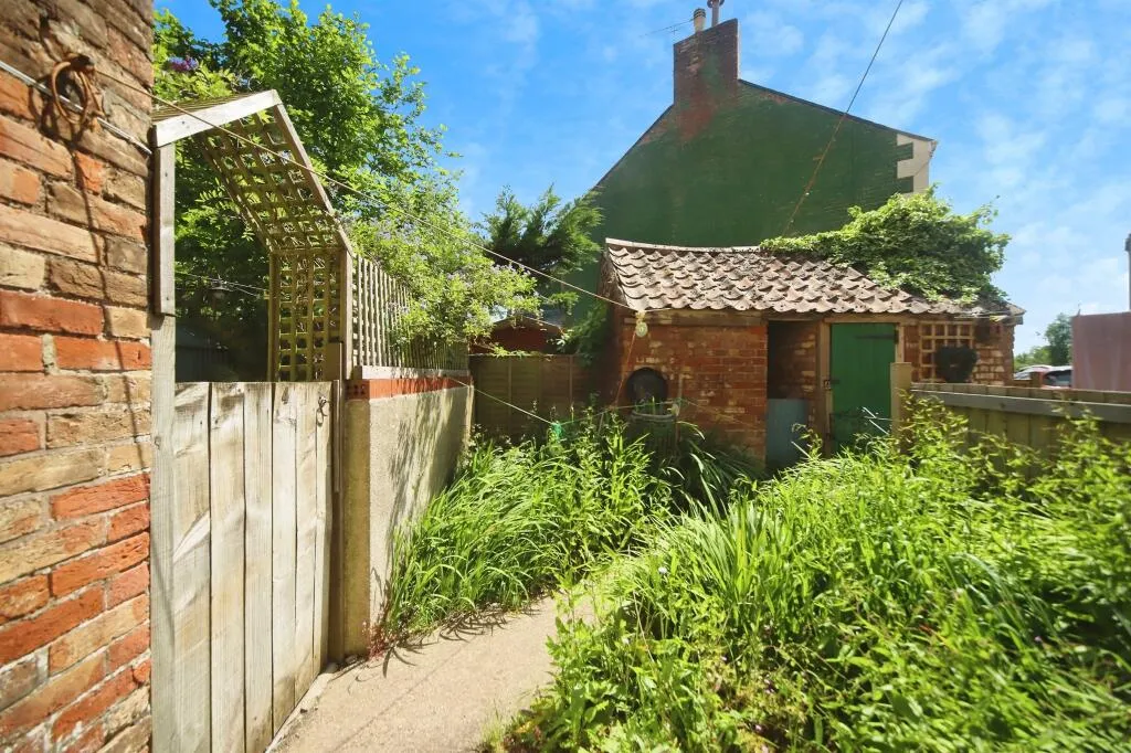 2 bed Terraced