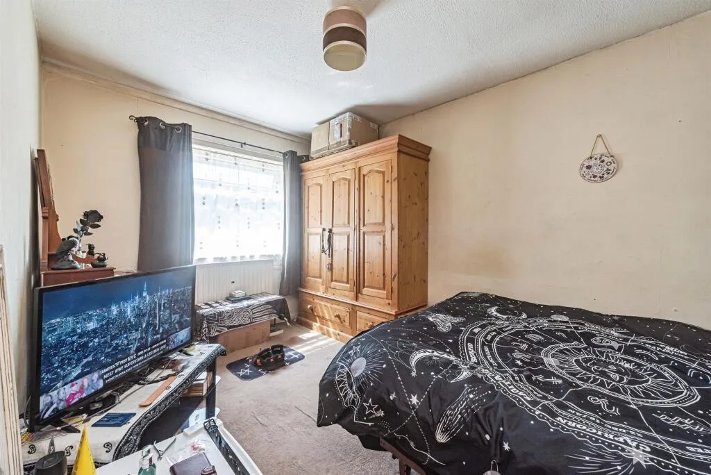 3 bed End of Terrace