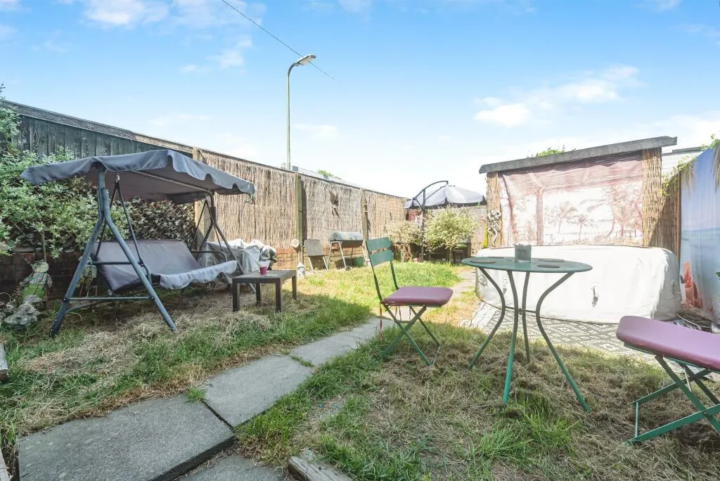3 bed End of Terrace