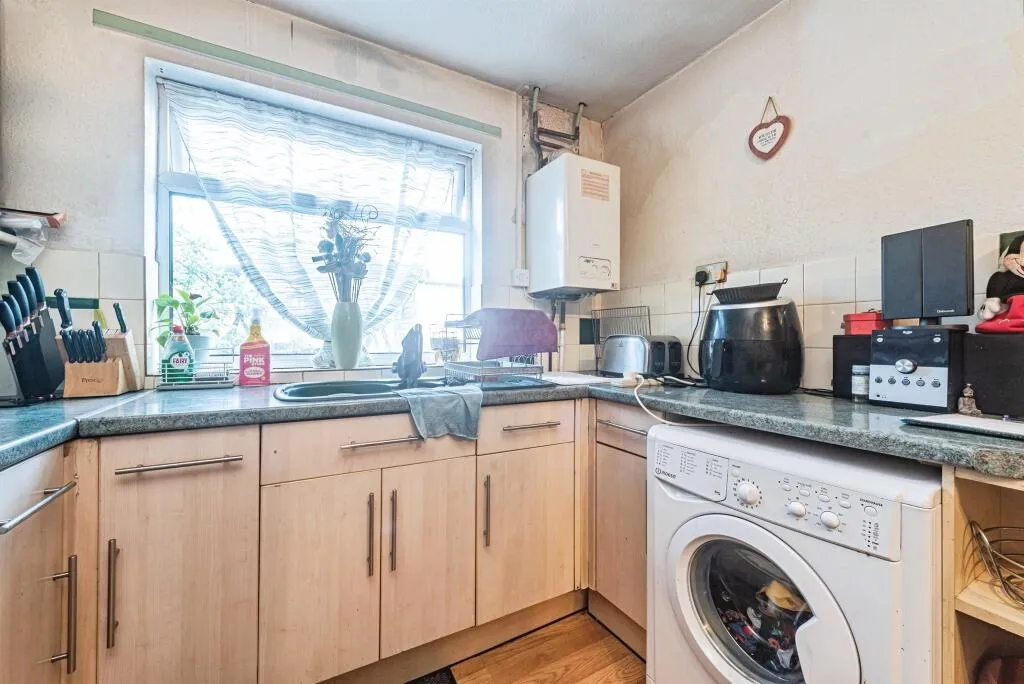 3 bed End of Terrace