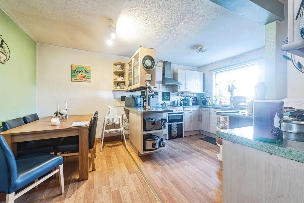 3 bed End of Terrace