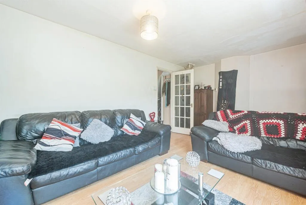 3 bed End of Terrace
