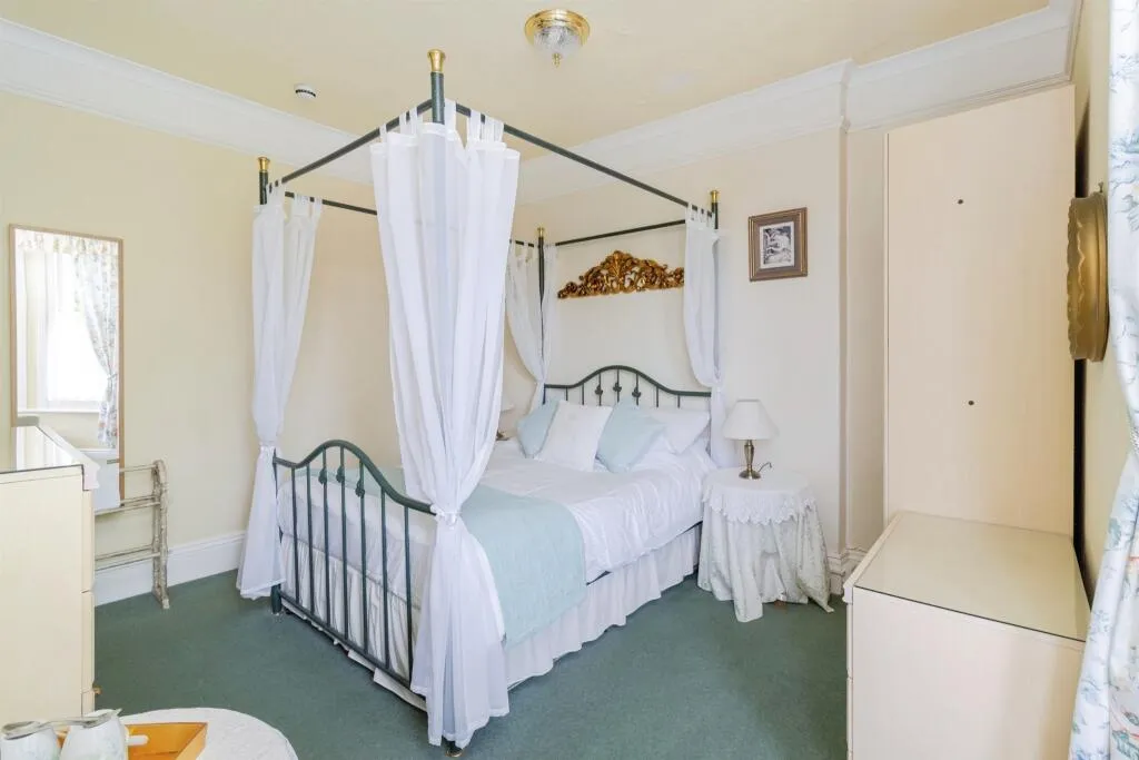 12 bed Semi-Detached