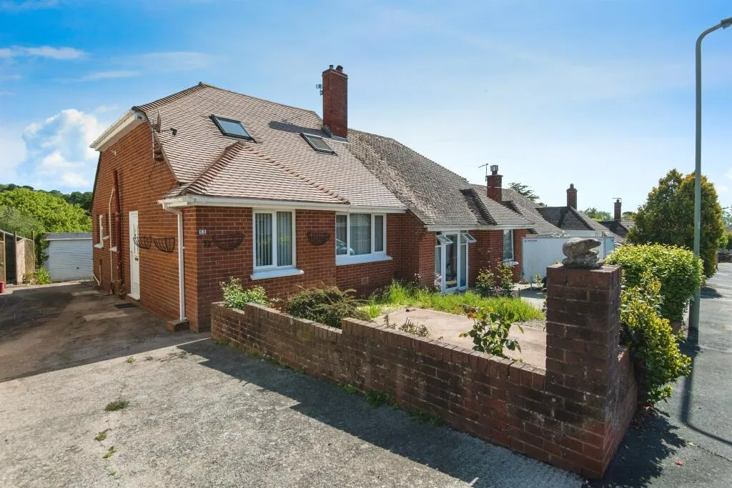 3 bed Semi-Detached Bungalow