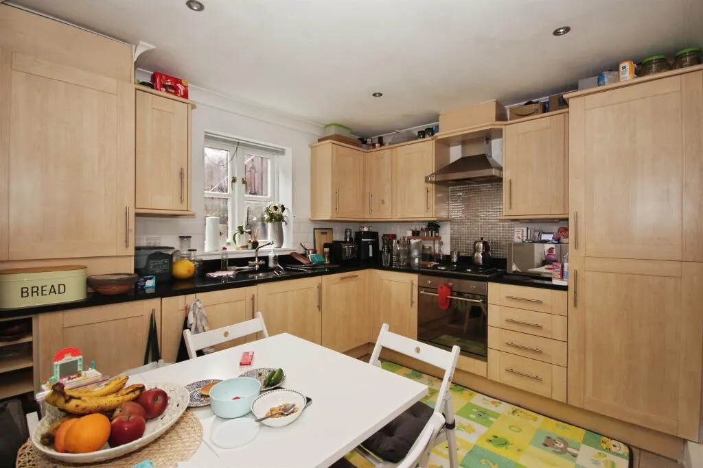 2 bed Ground Flat