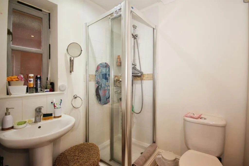 2 bed Ground Flat