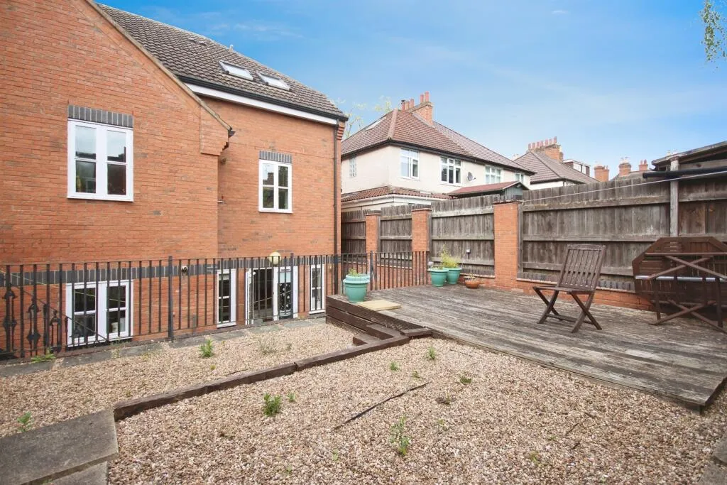 2 bed Ground Flat