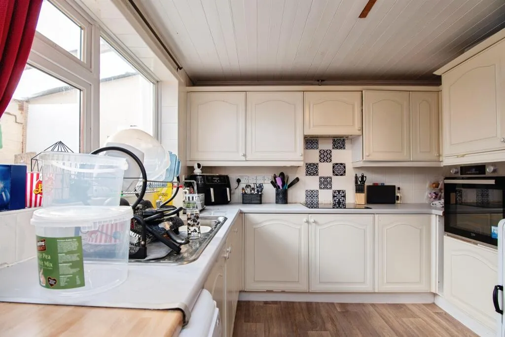 3 bed End of Terrace