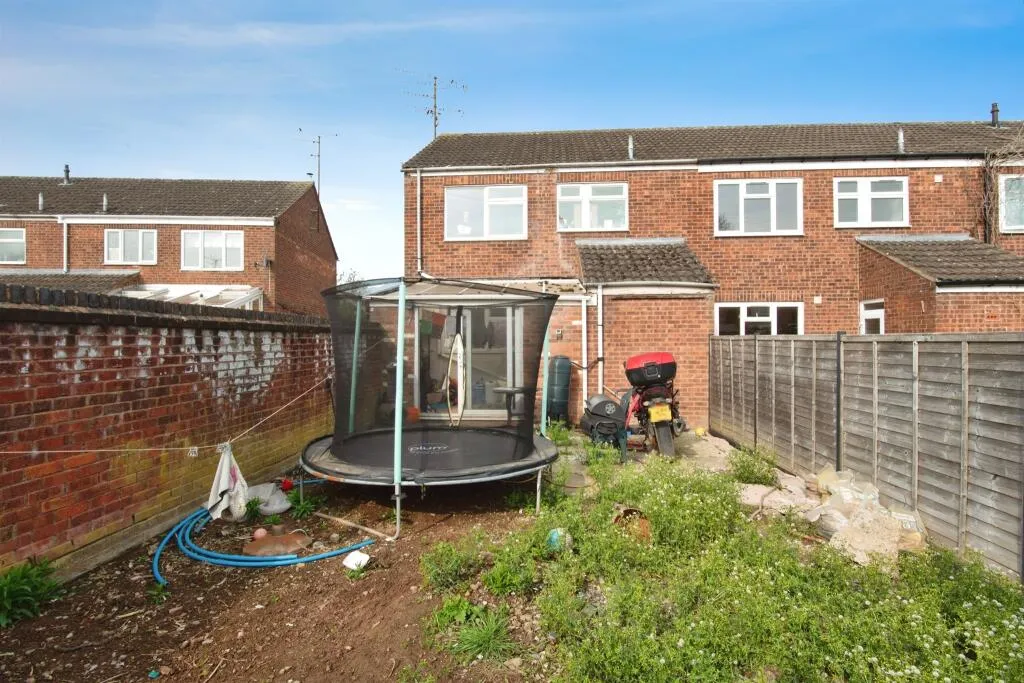 3 bed End of Terrace
