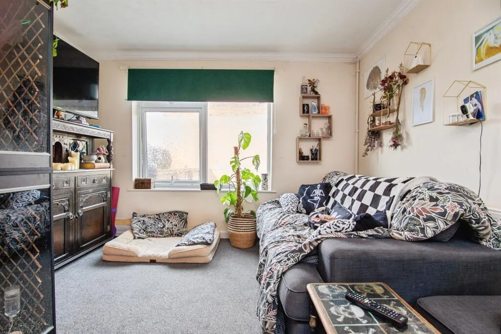 3 bed End of Terrace