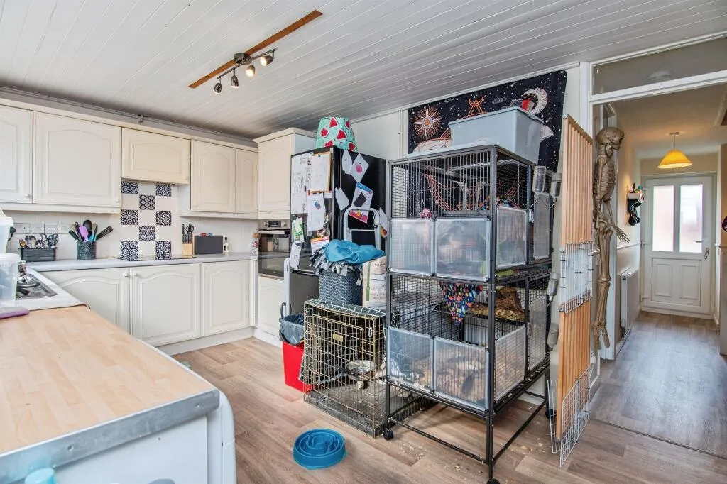 3 bed End of Terrace