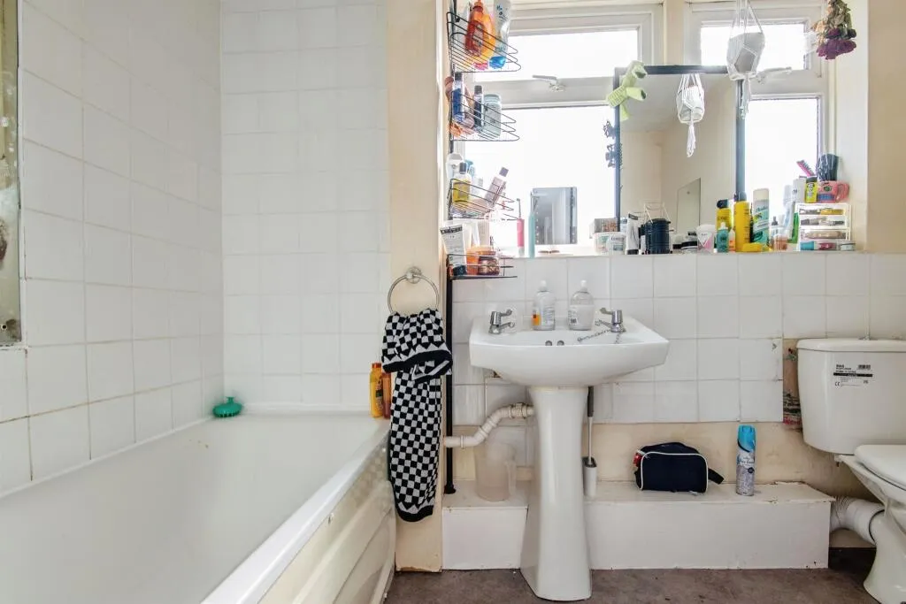 3 bed End of Terrace