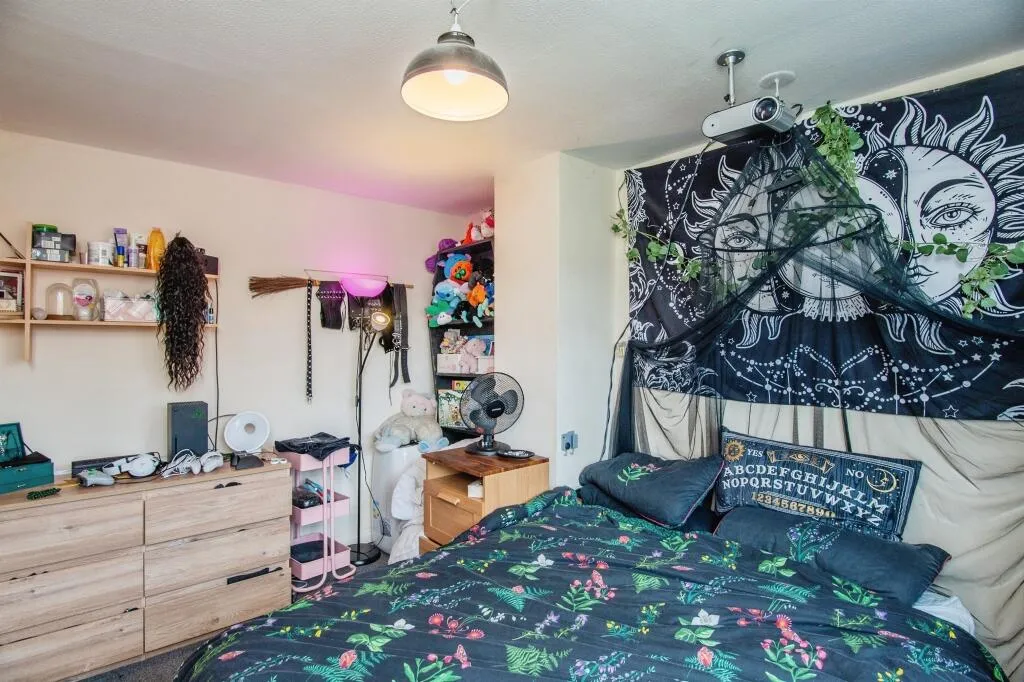3 bed End of Terrace