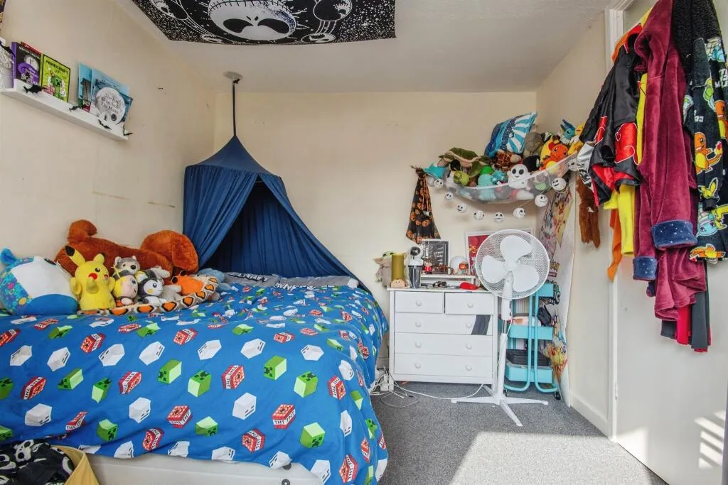 3 bed End of Terrace