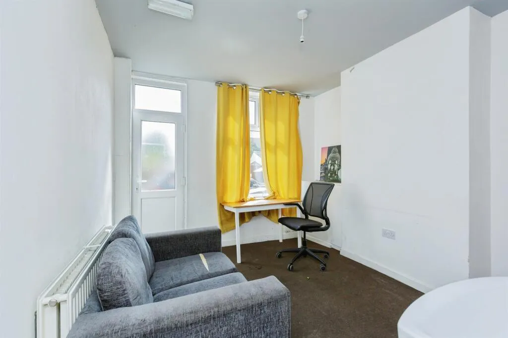 2 bed Semi-Detached