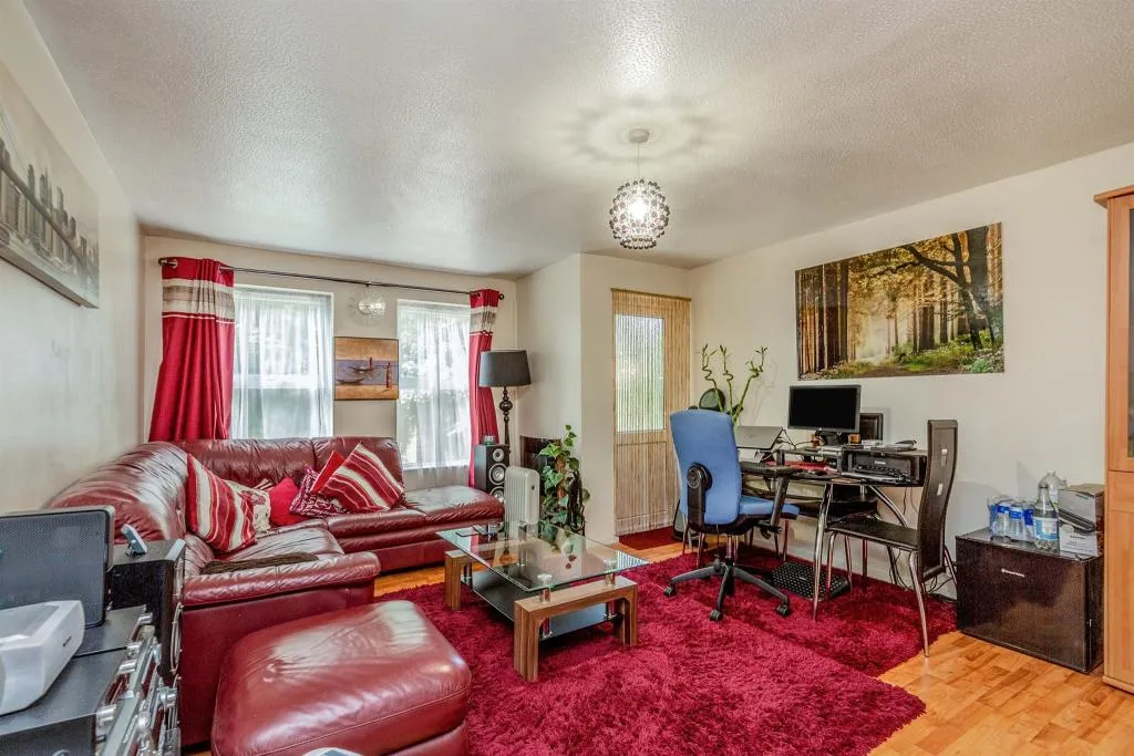 1 bed Ground Flat