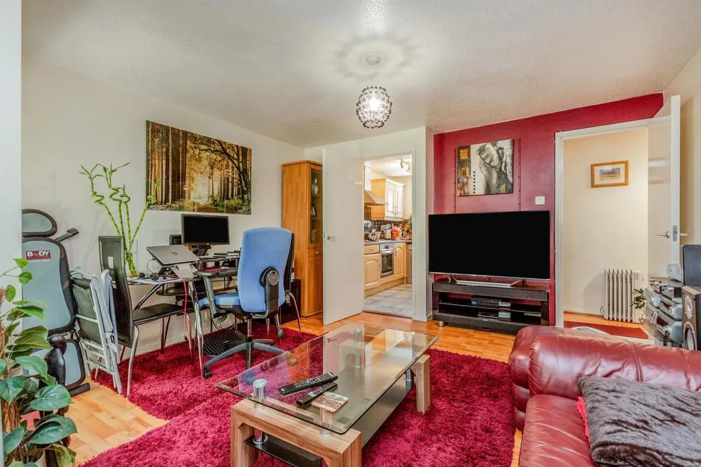 1 bed Ground Flat