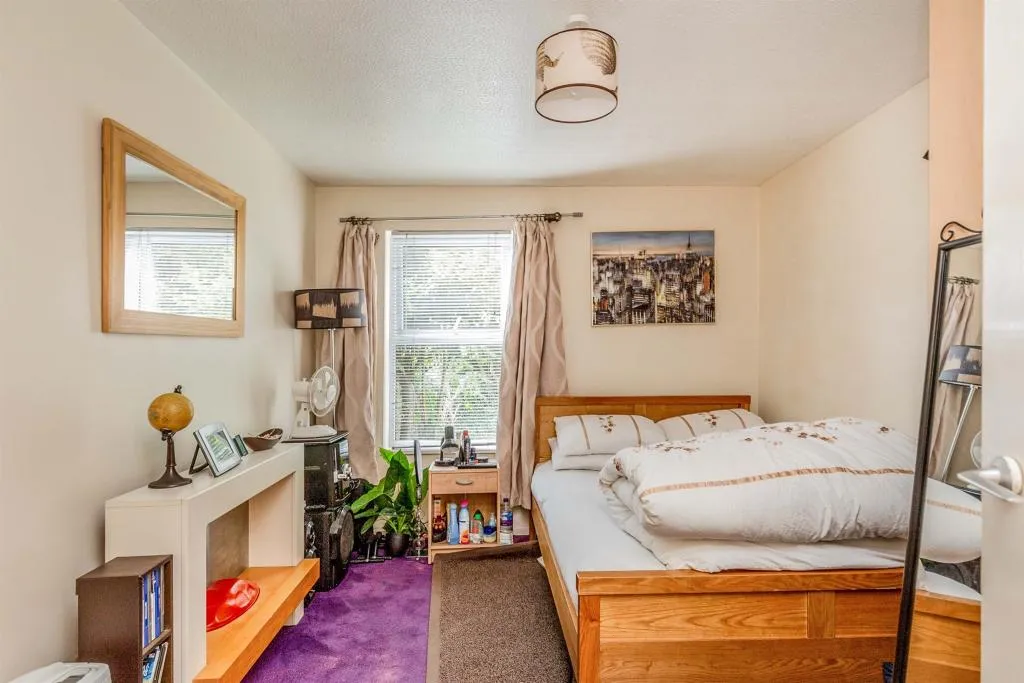 1 bed Ground Flat