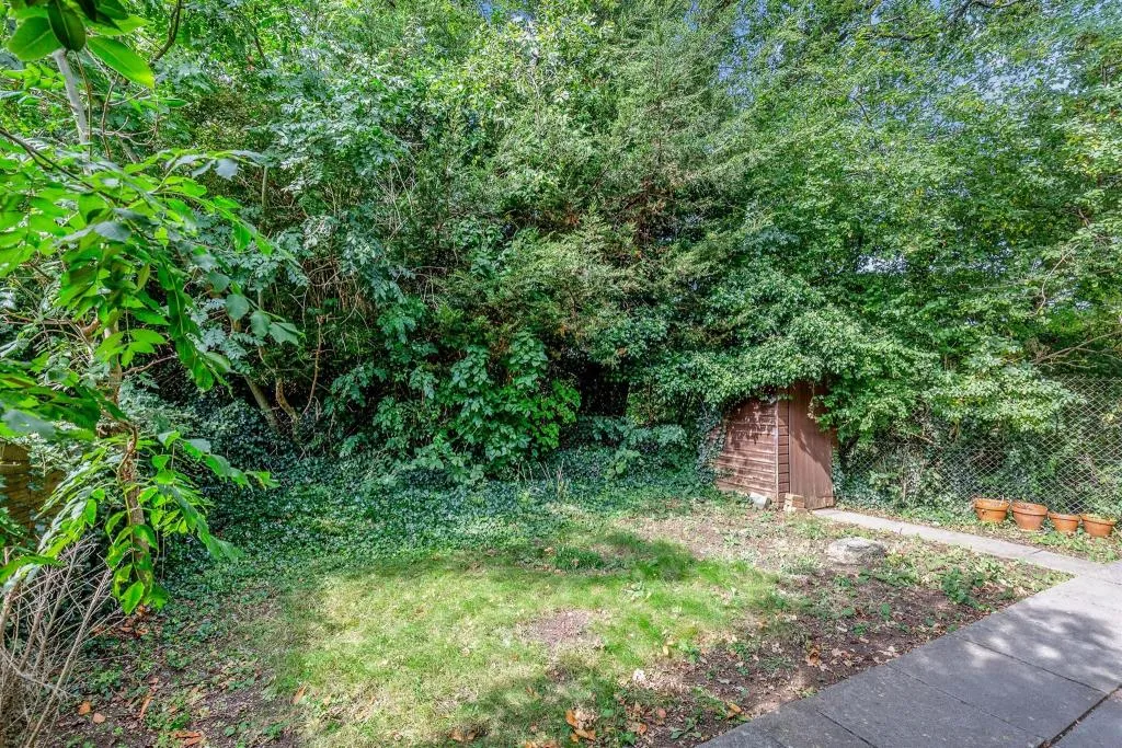 1 bed Ground Flat