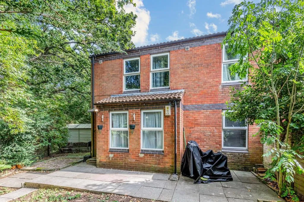 1 bed Ground Flat