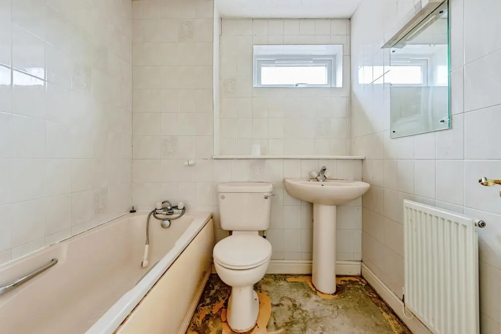 4 bed Detached