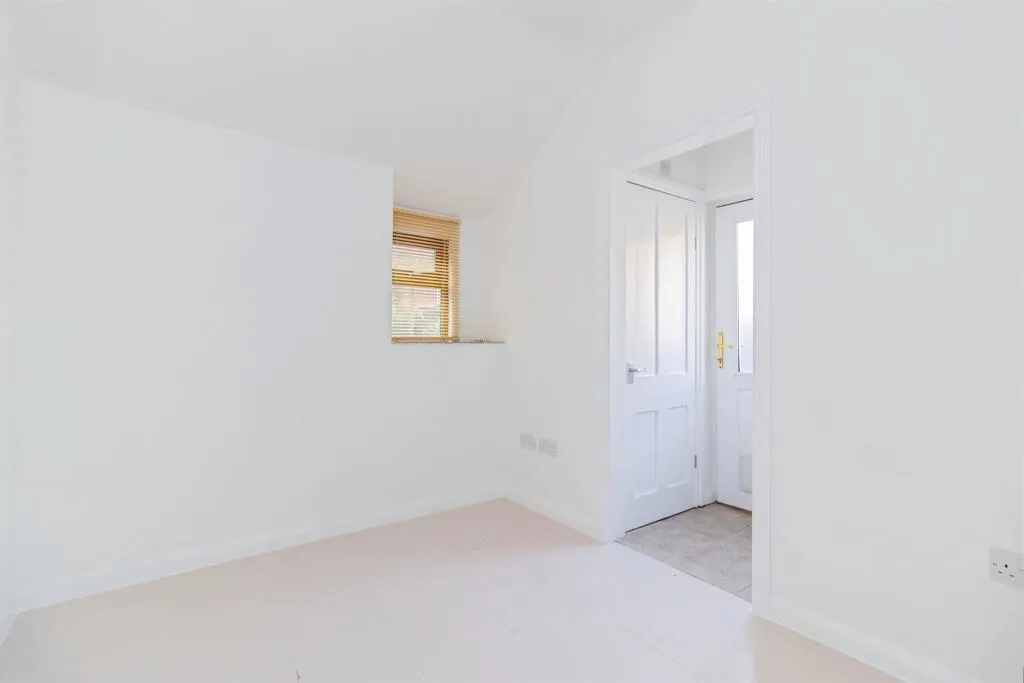 3 bed End of Terrace
