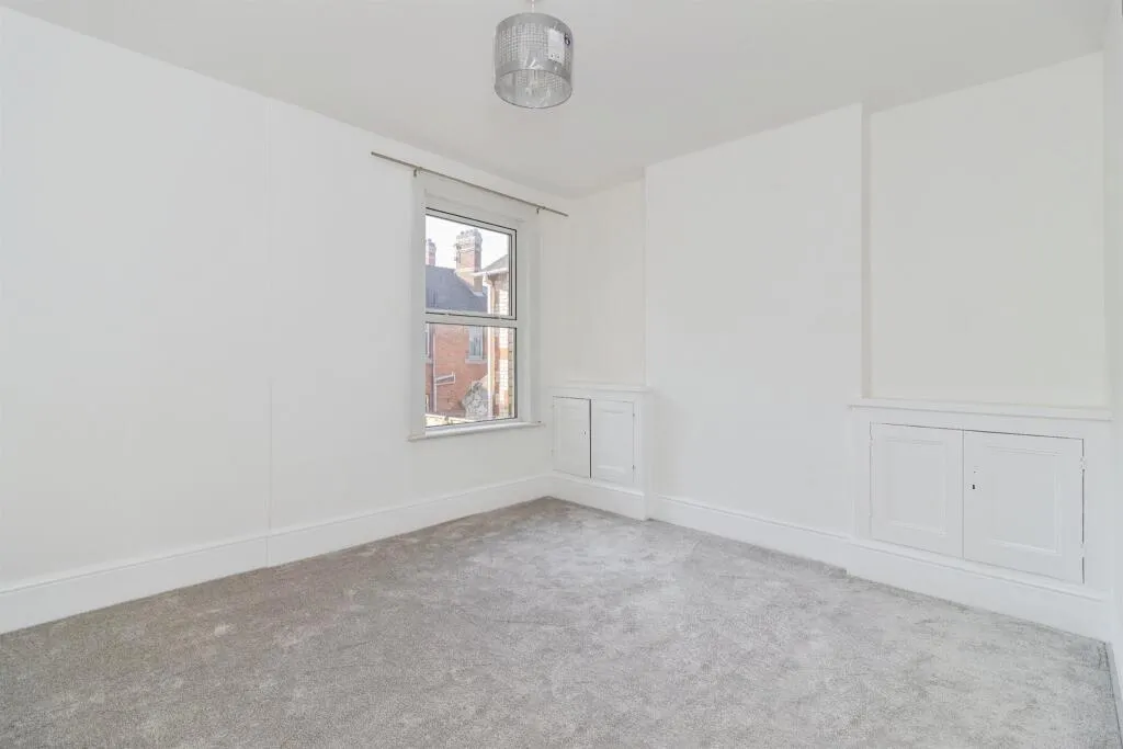 3 bed End of Terrace