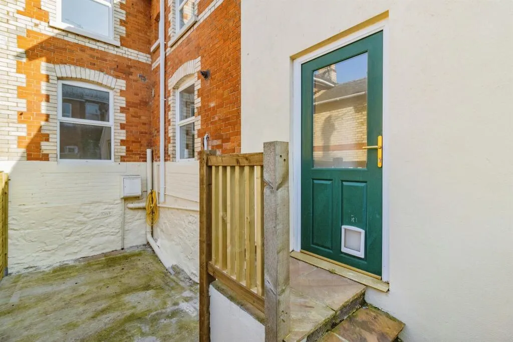 3 bed End of Terrace