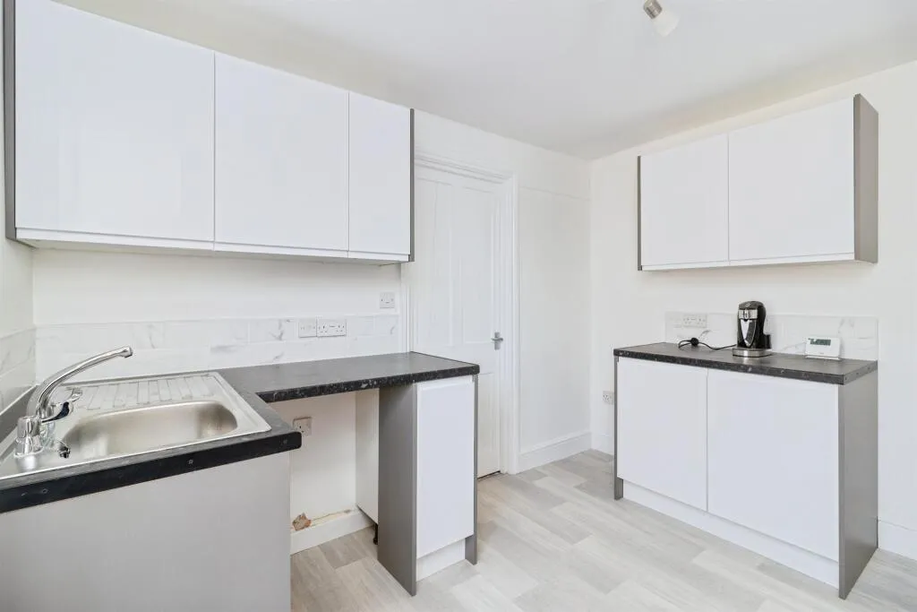 3 bed End of Terrace