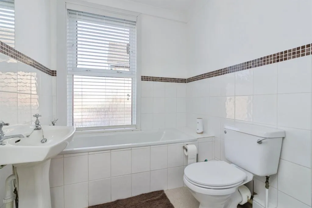 3 bed End of Terrace