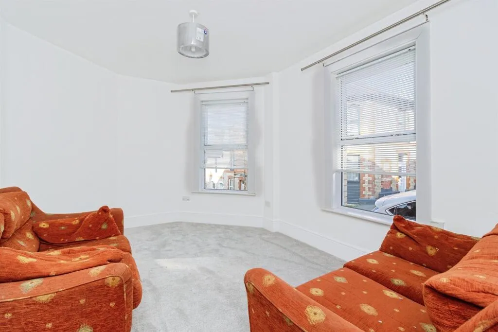 3 bed End of Terrace